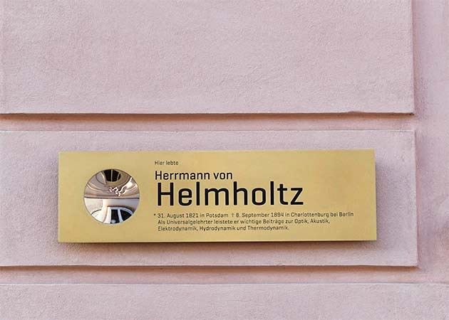 Gedenktafel für Herrmann von Helmholtz, Nahaufnahme